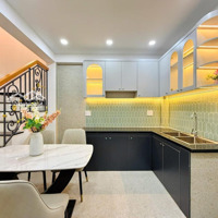 Bán Nhà Mặt Tiền Phạm Văn Bạch, 17,999 Tỷ, 102M2, 4 Phòng Ngủ 3 Vệ Sinh Pháp Lí Đầy Đủ
