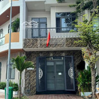 Bán Nhà Đẹp 1 Trệt 1 Lầu Ngay Kdc Gần Vincom Plaza Dĩ An 85M2 Với 2 Phòng Ngủsẵn Sổ Ngân Hàng Có Hỗ Trợ