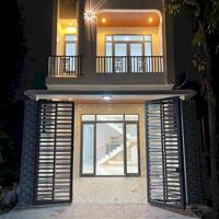 CHỈ 700TR SỞ HỮU NGAY NHÀ 2 LẦU SHR GẦN TRƯỜNG LÁI BỬU LONG