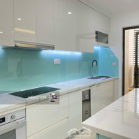 Cần Bán Nhanh Chung Cư Âu Cơ Tower - Tân Phú. Diện Tích: 80M2, 3 Phòng Ngủ 2 Vệ Sinh Giá: 3.2 Tỷ. Liên Hệ: 0904715617 Quyền