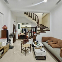 Bán Nhà Riêng Tại Võng Thị - Tây Hồ, 45M2*5T * 4 Ngủ - 10M Ra Ô Tô - 100M Ra Hồ Tây - Chào 10,3Tỷ
