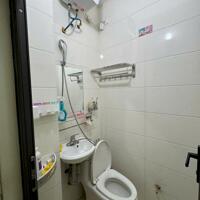 Tôi chính chủ cần bán nhà ngõ 88 Sơn Tây - Ba Đình. Diện tích 28m² x 5 tầng. Mặt tiền 4,7m. Giá 3,99 tỷ.