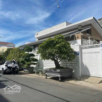 Bán Biệt Thự 150 M2 Góc 3 Mặt Tiền Hẻm Xe Tăng, Trương Công Định, Phường 3, Tp Vũng Tàu. Giá Hấp Rẻ