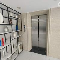 Cho thuê hầm, tầng 1 và tầng thượng trong lô góc 7 tầng 120m2 Đỗ Quang có thang máy view vườn hoa