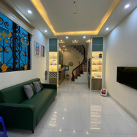 Nhà Trong Đê Dân Xây Tâm Huyết Cả Đời, 5 Tầng Lô Góc 3 Mặt Thoáng, Để Lại Full Nội Thất-Nằm Mặt Ngõ