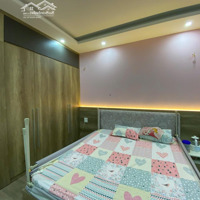 Nhà Trong Đê Dân Xây Tâm Huyết Cả Đời, 5 Tầng Lô Góc 3 Mặt Thoáng, Để Lại Full Nội Thất-Nằm Mặt Ngõ
