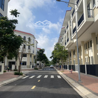 1 Căn Góc Duy Nhất Hướng Nam Tại Senturia Nam Sài Gòn. Liên Hệ: 0975734123