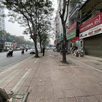 Nguyễn Văn Cừ - Kinh Doanh Xây Toà - Vỉa Hè Đá Bóng - Kinh Doanh Bất Chấp