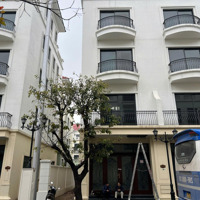 Cần Bán Nhanh Căn Xẻ Khe Phân Khu San Hô, Gần Công Viên Nước Và Phố Hong Kong.s = 98 M2. Sẵn Sổ Đỏ.