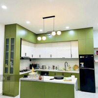 Sát Mặt Tiền Dương Quảng Hàm -Hẽm Xe Hơingủ Nhà- 84M2 (5,5Mx12M) - 3 Phòng Ngủchỉ 8Tỷ 4