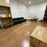 Cho Thuê Căn Hộ 24M2 (Lầu 3), Có Nội Thất, 249 Trần Hưng Đạo, Quận 1