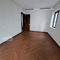 Nhà Biệt Thự Phố Trần Quốc Hoàn.diện Tích200M2 Xd 140M2 X 3 Tầng, Nhà Mới Xây, Lô Góc 2 Mặt Tiền