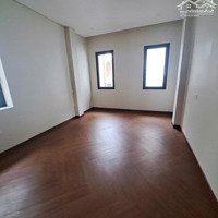 Nhà Biệt Thự Phố Trần Quốc Hoàn.diện Tích200M2 Xd 140M2 X 3 Tầng, Nhà Mới Xây, Lô Góc 2 Mặt Tiền