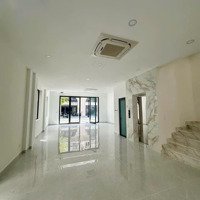 Nguyên Căn 3 Mặt Tiền,Nhà Mới Hoàn Thiện,Dt 7 X 20M Full Máy Lạnh,Thang Máy Ngay Phố Đi Bộ.