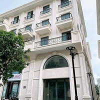 Nguyên Căn 3 Mặt Tiền,Nhà Mới Hoàn Thiện,Dt 7 X 20M Full Máy Lạnh,Thang Máy Ngay Phố Đi Bộ.