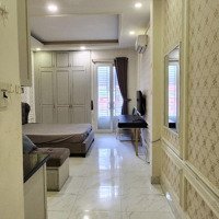 Căn Hộ Ban Công Full Nội Thất, Mặt Tiền Đường - Được Nuôi Pet, Free Xe, Gần Cầu Ông Lãnh Tiện Đi Q1
