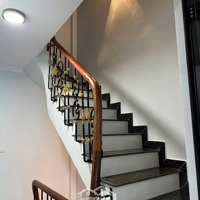 Bán Nhà Gần Ngã Tư Phạm Văn Đồng, Cổ Nhuế, Trần Cung Thang Máy. Diện Tích: 35M2. Giá: 7,5 Tỷ