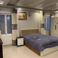 Cho thuê nhà tòa nhà 10 p.ngủ phố Văn Cao, DT: 120m2.