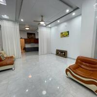 Cho thuê nhà tòa nhà 10 p.ngủ phố Văn Cao, DT: 120m2.