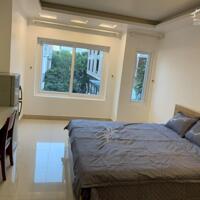 Cho thuê nhà tòa nhà 10 p.ngủ phố Văn Cao, DT: 120m2.