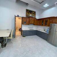 Cho thuê nhà tòa nhà 10 p.ngủ phố Văn Cao, DT: 120m2.