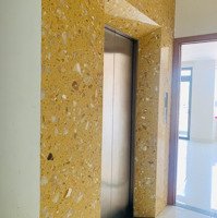 Cho Thuê Văn Phòng Tầng Thượng 40M2, View Toàn Cảnh Q7 Giá Chỉ 8.5 Tr/ Tháng
