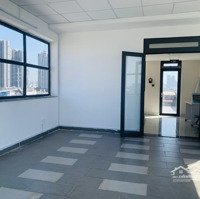 Cho Thuê Văn Phòng Tầng Thượng 40M2, View Toàn Cảnh Q7 Giá Chỉ 8.5 Tr/ Tháng