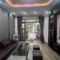 Cần bán nhà 3 tầng kiệt oto Trần Cao Vân, giá sập hầm chỉ hơn 5 tỷ.