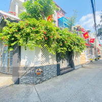 Bán Nhà 3 Tầng Đường Xe Hơi 5M Ngay Vincom Thủ Đức Chỉ 6.3 Tỷ, Liên Hệ: 0915.479.678