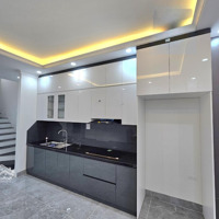 Nhà 35M, 5 Tầng - Gần Trường Học, Chợ - Ngõ Thông - Chỉ 5,75 Tỷ