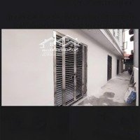 Bán Nhà Mới Gần Hồ, Tiện Ích, Ô Tô Đỗ Cổng