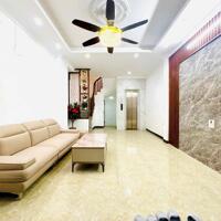 Bán nhà ngã tư Thạch Bàn - Cổ Linh. Gần Aeon Long Biên. Thang Máy. 35m x5T. Lh 0965858116