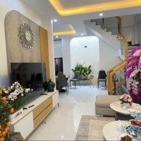 Nhà Mới Xây Gần Cầu Đông Hương, 3 Tầng 3 Phòng Ngủ, 3 Vệ Sinh Nội Thất Cơ Bản, Sổ Hồng Sang Tên