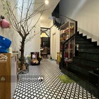 Hiếm. Nhà Mới Ở Ngay, 3 Tầng, 70M2 Ngang 4M, Hẻm 4M, Gần Vincom. 6 Tỷ Xtl