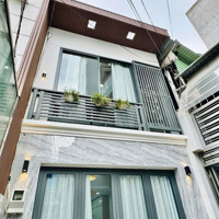 Nhà Đẹp Mới Xd, Full Nội Thất, Vào Ở Ngay, Dt(4X10)M2, 2Tầng,Cn 39.7M2, 3 Phòng Ngủ 3 Vệ Sinh4 Máy Lạnh.
