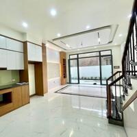 bán nhà 56m2-3 tầng ngõ oto vào , nhà hoàn thiện đẹp lung linh gần cầu Đại Thành.Giá 3.65 tỷ .Lh 0986498350