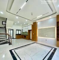 bán nhà 56m2-3 tầng ngõ oto vào , nhà hoàn thiện đẹp lung linh gần cầu Đại Thành.Giá 3.65 tỷ .Lh 0986498350