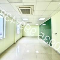 Trống phòng 33 m2, có khu pantry dùng chung. LH: OFFICE DANANG – 0935 999 438