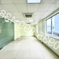 Trống phòng 33 m2, có khu pantry dùng chung. LH: OFFICE DANANG – 0935 999 438