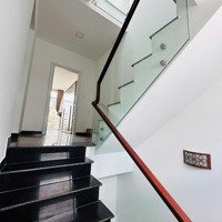 Bán Nhà 3 Tầng Mặt Tiền Đường Trương Hán Siêu, Full Nội Thất, Giá Tốt