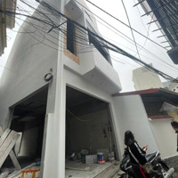Nhà Phố Trung Tâm Vị Trí Đắc Địa. Có Chỗ Đỗ Oto Ngày Đêm.