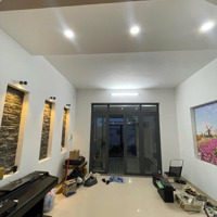 Nhà Trệt- 2 Lầu Mới 95%. Gần Làng Đhqg Tphcm. Diện Tích: 73M2. Dtsd~ 200M2. Đường 4M Thông. Giá: 3.7 Tỷ Tl