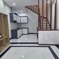 Cần Cho Thuê Gấp Căn Nhà 5 Tầng Mới Tinh