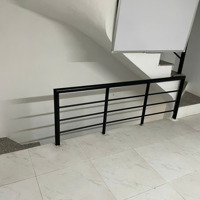 Chuyển Nhượng Lại Kiot 2,5 Tầng, 30M2 Đẹp Nhất Chợ Thương Mại Cầu Bươu
