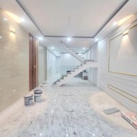 CHỦ NGỘP NGÂN HÀNG NHƯỢNG LẠI CĂN 2 LẦU SHR GIÁP PHƯỜNG TÂN PHONG