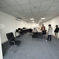 Cho Thuê 100M2 Thông Sàn Làm Văn Phòng Trung Tâm Cầu Giấy Sầm Uất, Gần Nhiều Trường Đại Học