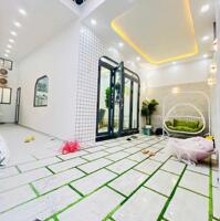 Chủ ngộp quá cần bán gấp căn nhà MT chợ Huỳnh Thanh Tuấn, Huyện Bình Chánh. DT: 72m2/2ty5. SHR