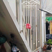 Bán Nhà 2 Tầng + Sân Thượng Tại Trung Tâm Quận 1, Tphcm