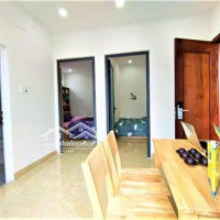 Căn Hộ 2 Phòng Ngủrộng Rãi / Nội Thất Cao Cấp/ Ban Công Ánh Sáng Đầy Đủ / Trung Tâm P.13 Tân Bình