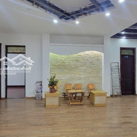 Gia Đình Bán Căn 152M2 3 Ngủ Tại Trung Hòa Nhân Chính Tòa 17T2, Full Đồ, Ban Công Đông Nam, Sổ Đỏ.